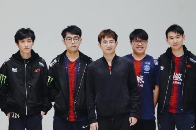 作为卫冕冠 作为卫冕冠